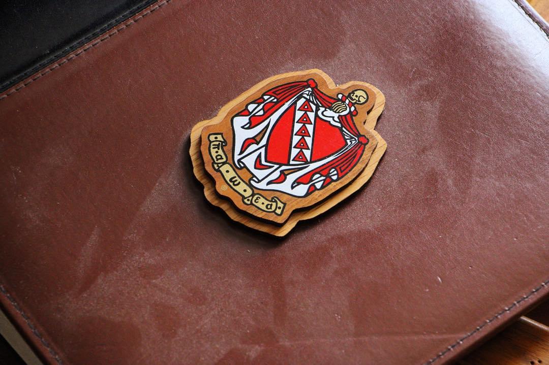 A folder with the TKE crest on it.